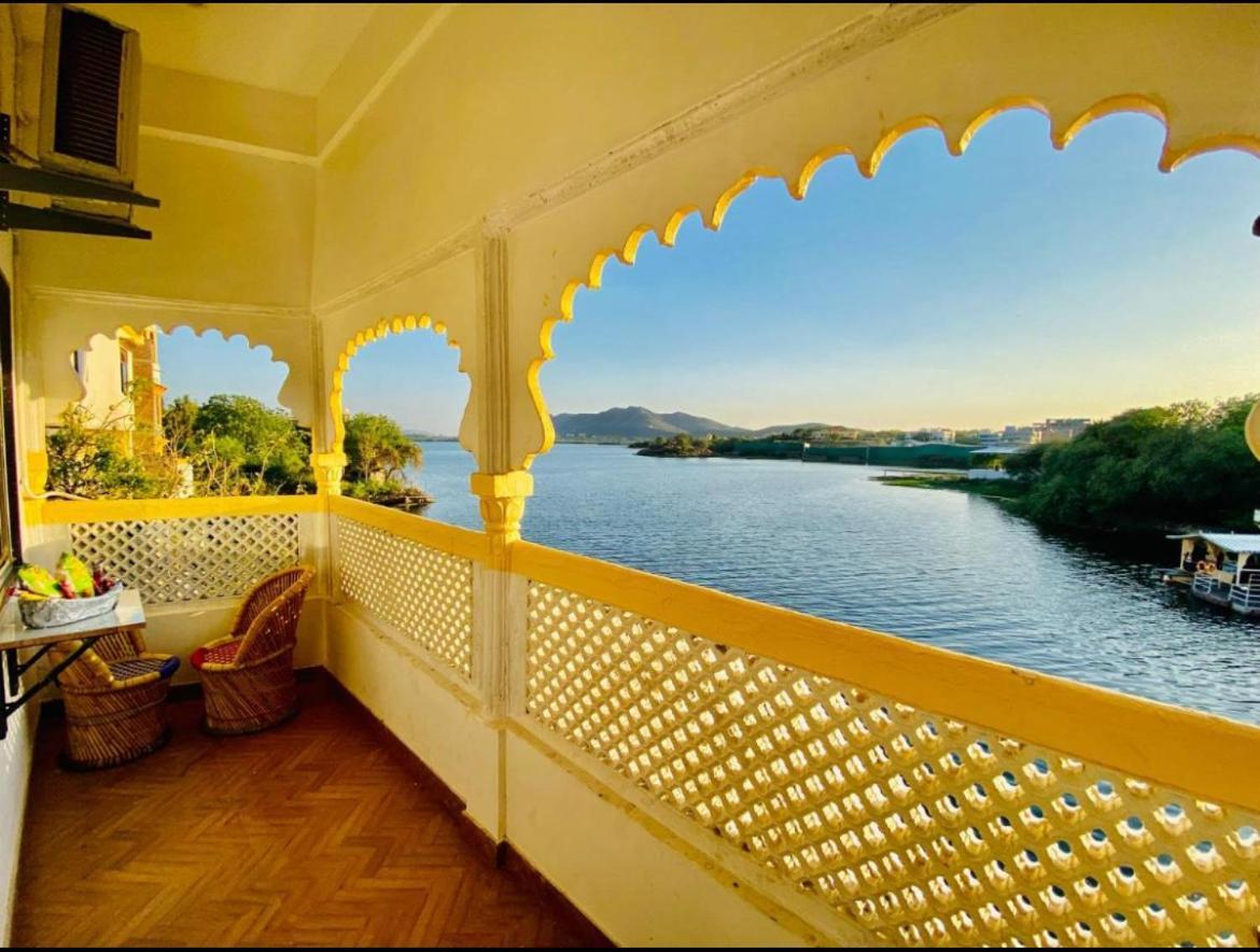 Vallabhgarh A Lake Facing Balcony 烏代浦 外观 照片